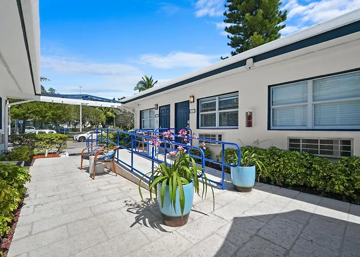 Hollywood Beach Suites And Hotel